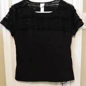 ⭐️LAST CHANCE!!⭐️Black, lace top stretchy t-shirt